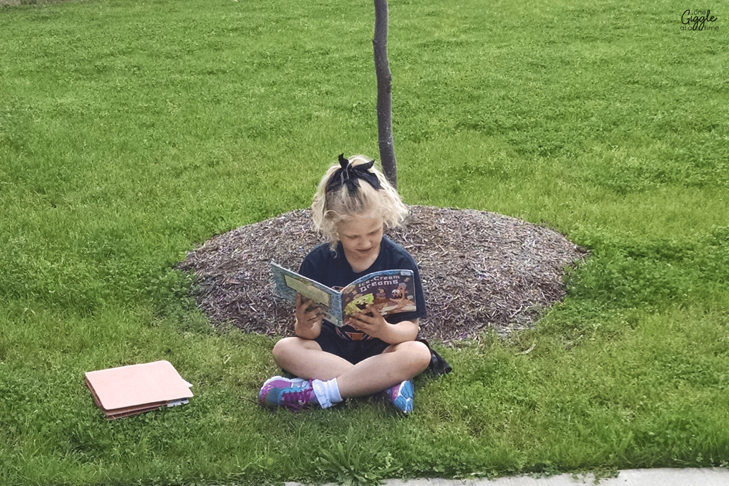 reading-outdoors-school